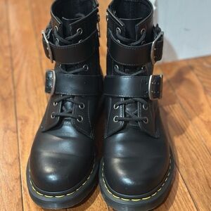 Dr Marten’s 1460 Leather Combat Boot EUC size 8